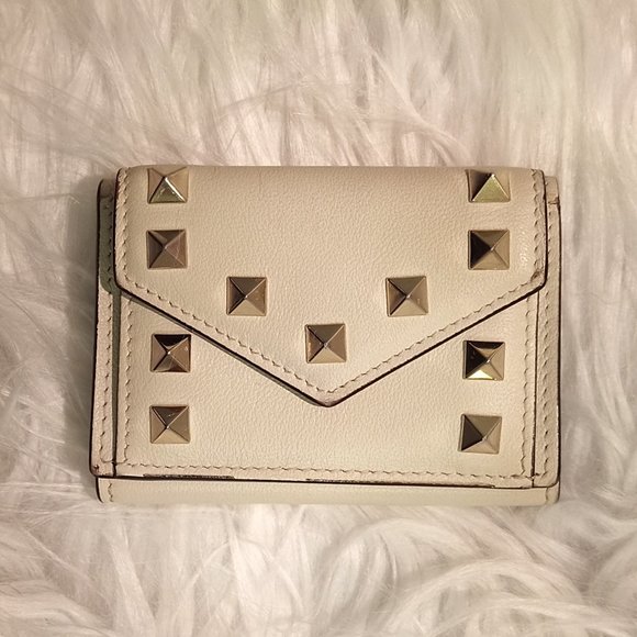 VGUC Valentino Garavani Rockstud Compact Wallet (w/ Auth, Care & RFID Cards) - Picture 12 of 12